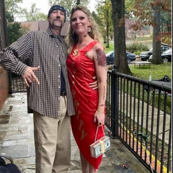 🌺🌺Beautiful Golden Crown Perfect For Your Costume - Picture 5 of 5